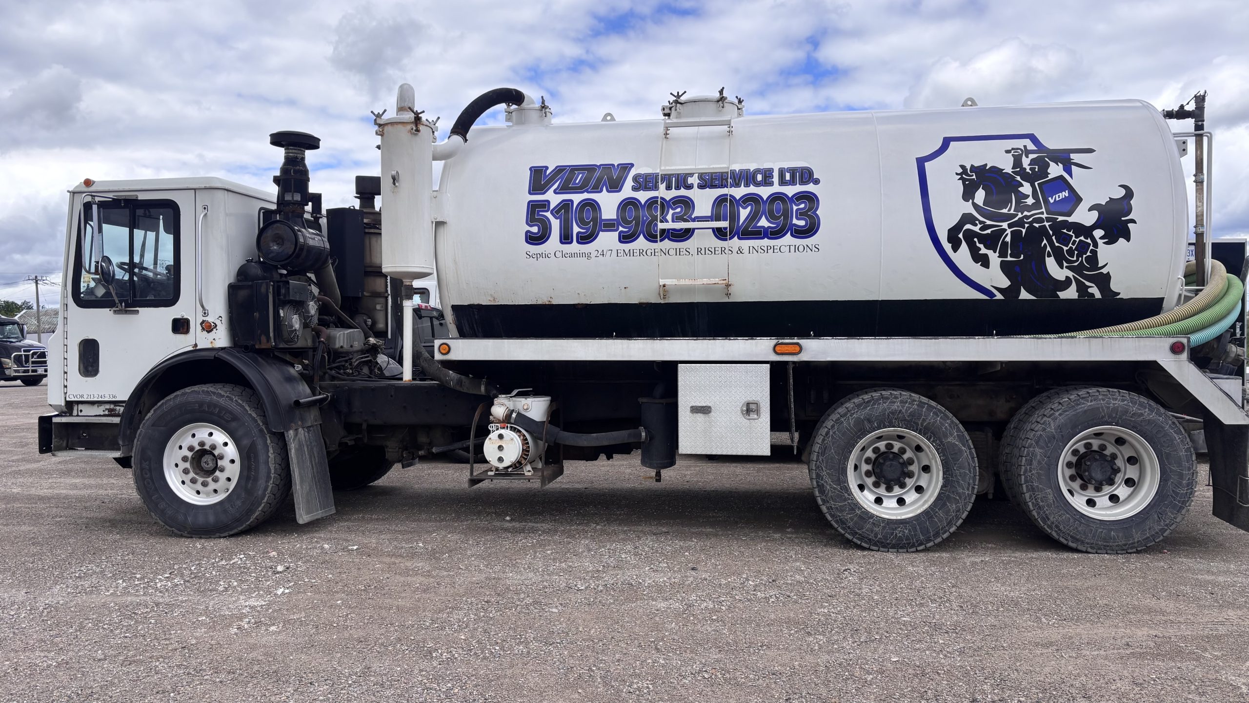 VDN Septic truck full side view landscape